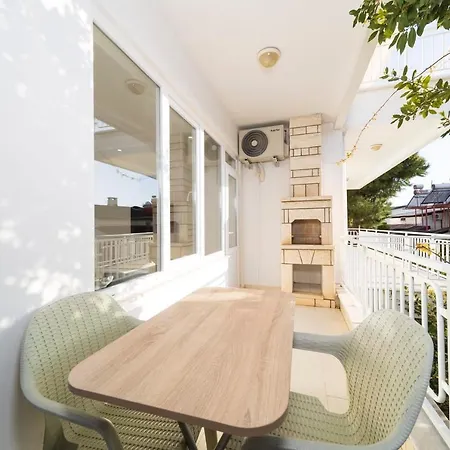 Appartement Refreshing Flat With Excellent Location In *